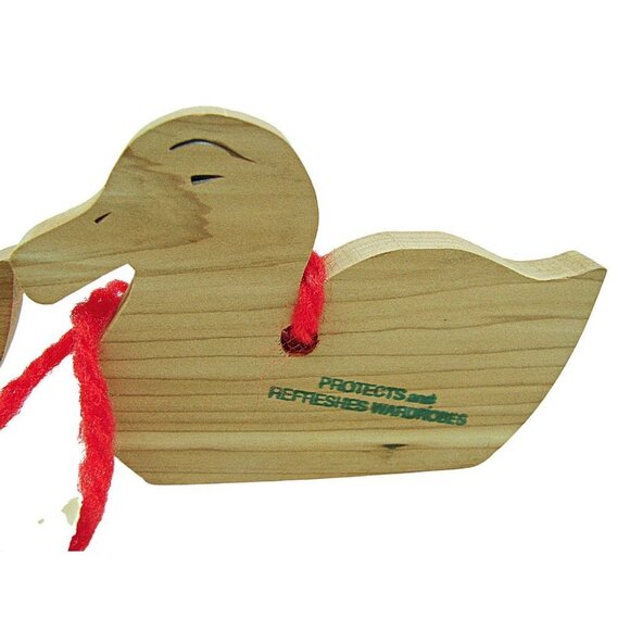 Sand and Sniff 2 Cedar Wood Ducks Protects And Refreshes Wardrobes Drawers - Picture 2 of 10